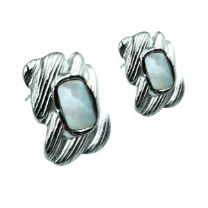 goiteia-skoylarikia-me-iridizoysa-petra-1