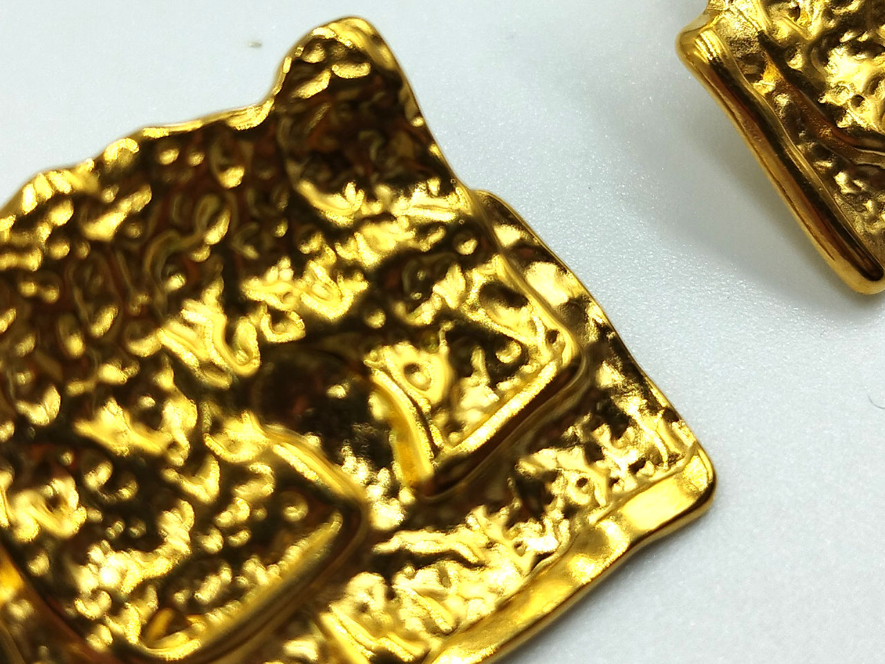 avra-tou-iliou-skoularikia-me-yfi-kai-xrysi-lampsi-2