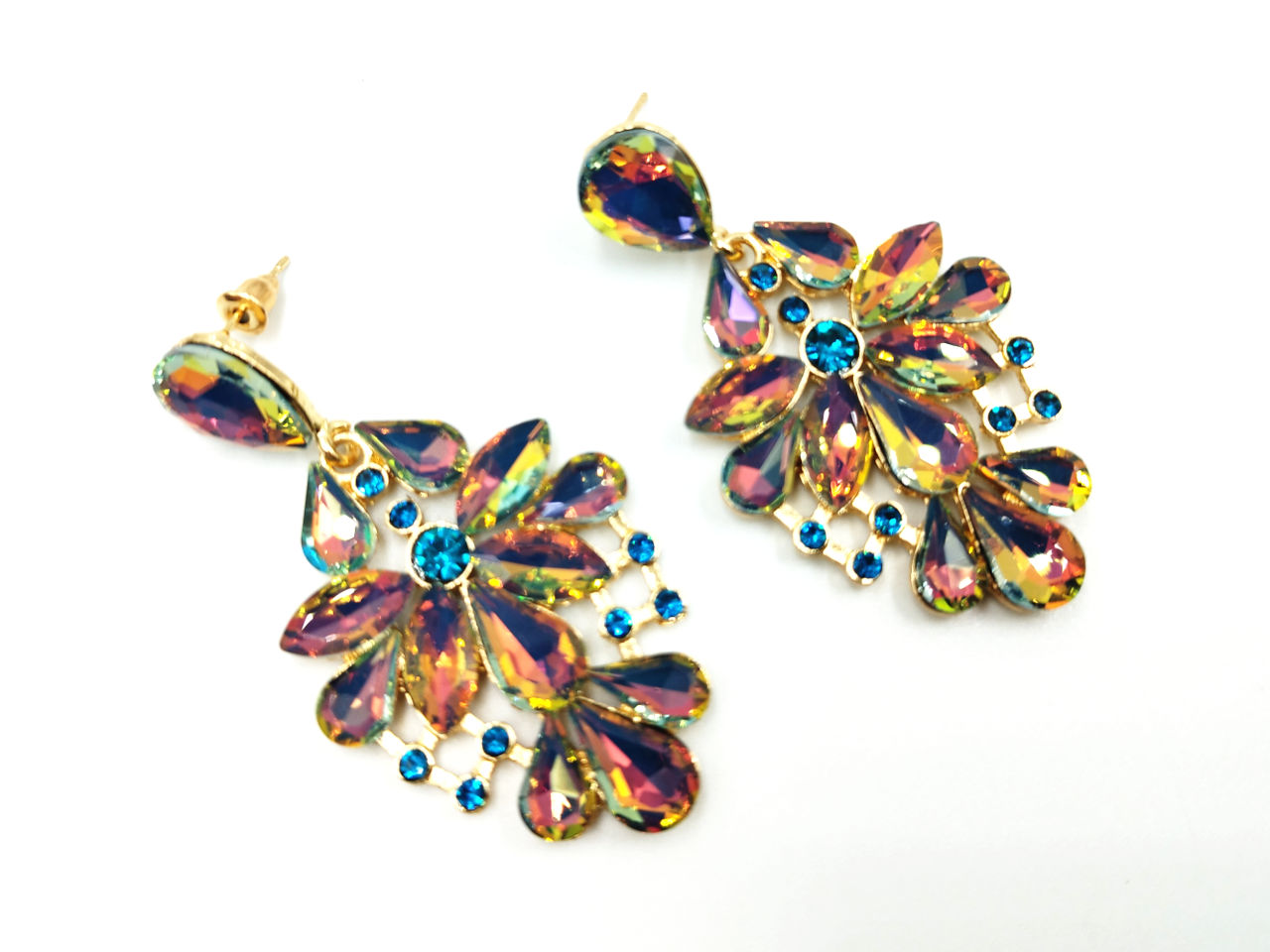 dakrya-pagoniou-skoularikia-me-polixroma-stras-se-sxima-dakriou-1