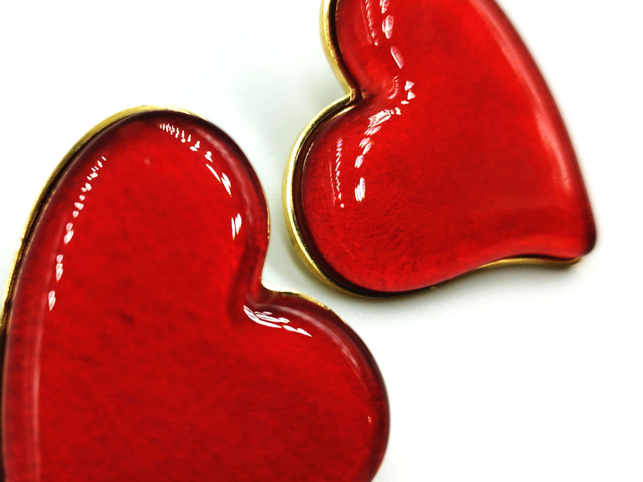 to-kokkino-tis-agapis-skoularikia-kardies-se-entoni-kokkini-apoxrosi-2