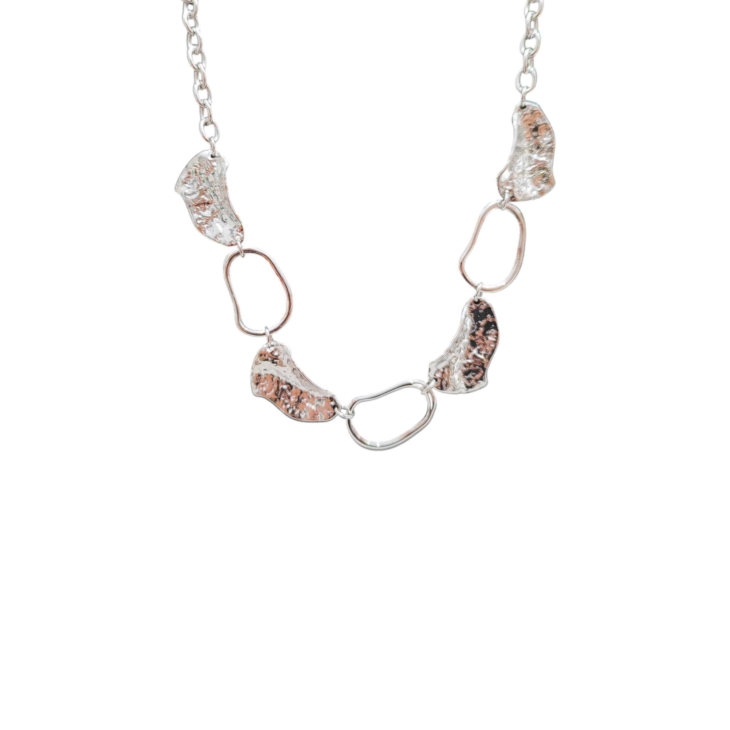 Ασημένιο Κολιέ με Ακανόνιστα Στοιχεία