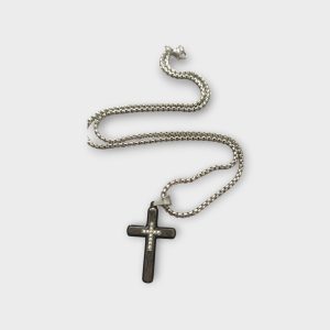 Κολιέ Black Crystal Cross – Ανδρικό Ατσάλινο Κολιέ με Σταυρό και Πέτρες